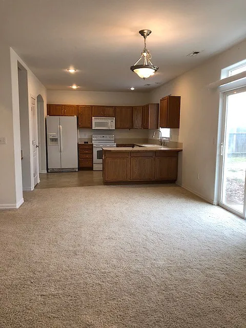 4 Bedroom 2.5 Bath with 2 car garage — Photo 2