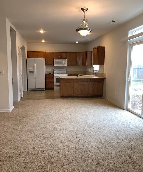 506 N Mississippi Dr — Photo 2