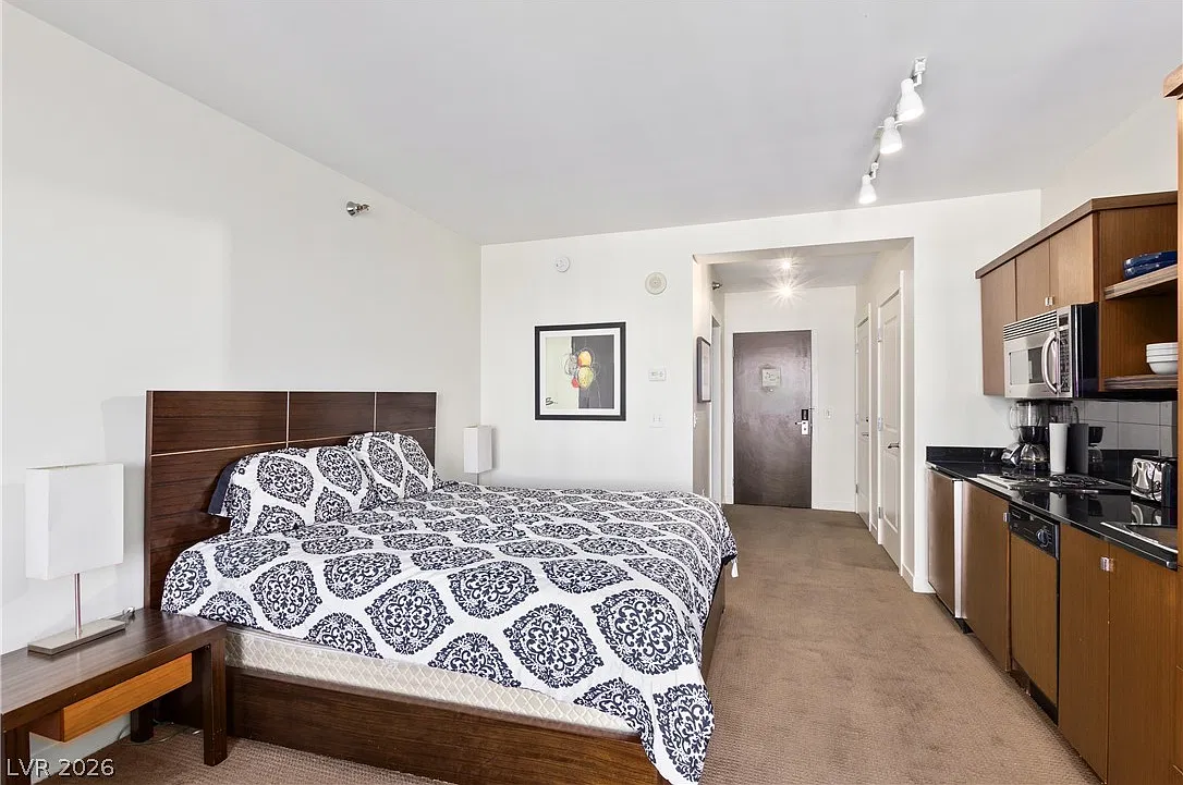 Studio, 1.0 bath, 475 sqft, $1,300 — Photo 4