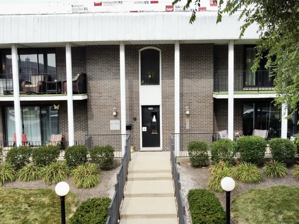 9800 S Karlov Ave #2D, Oak Lawn, IL 60453