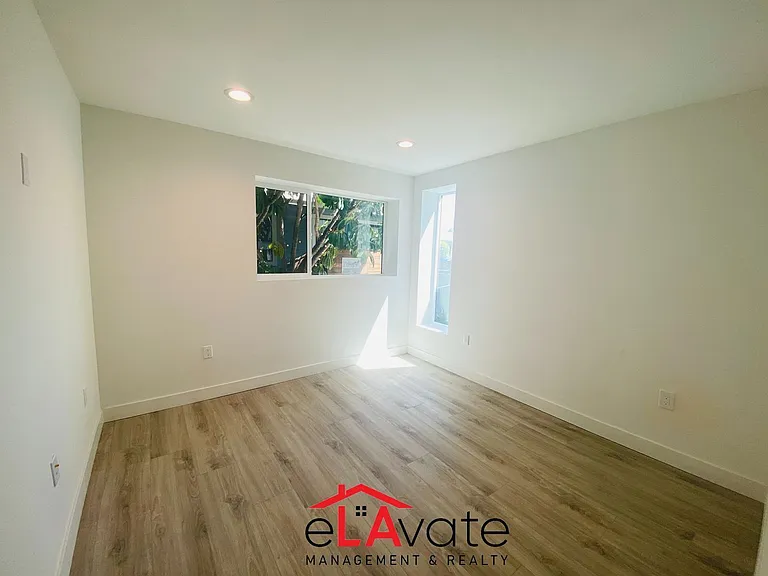 1127 N Virgil Ave — Photo 7