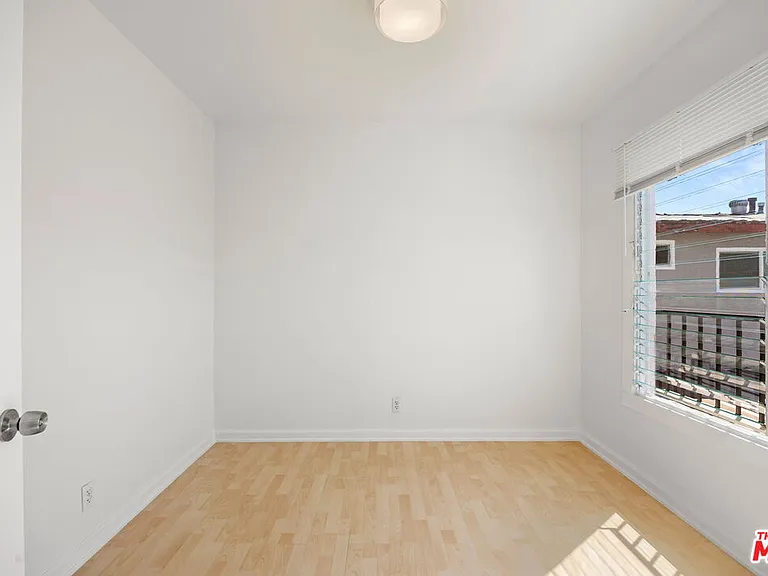 435 1/2 W Elk Ave #435 — Photo 6