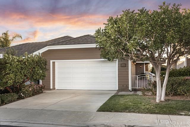 1st image of 827 Gardenia Way