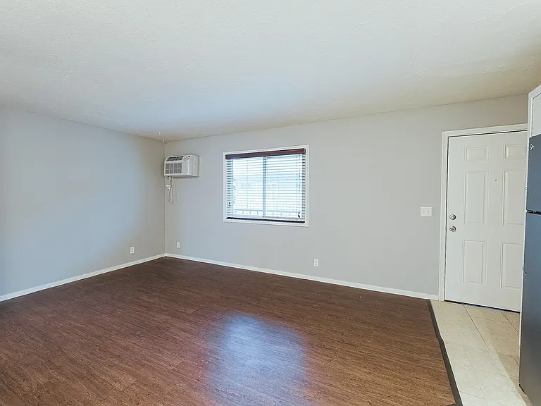 Marshall Apartments — Photo 15