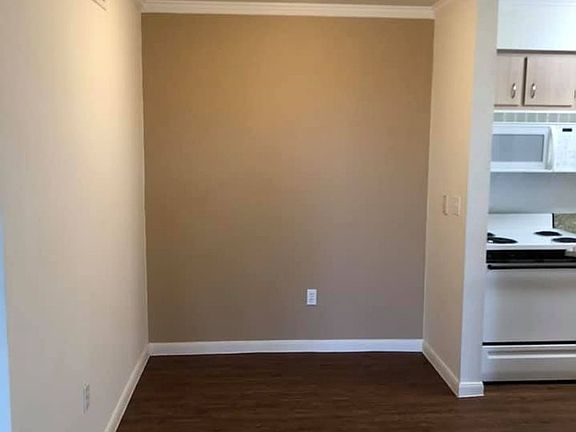2nd image of 1000 E Vermont Ave #-17107