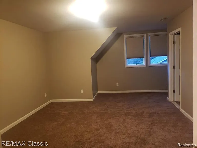 617 E 3rd St #1 — Photo 15