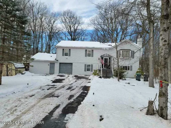 1074 Seven Nations Dr, Tobyhanna, PA 18466