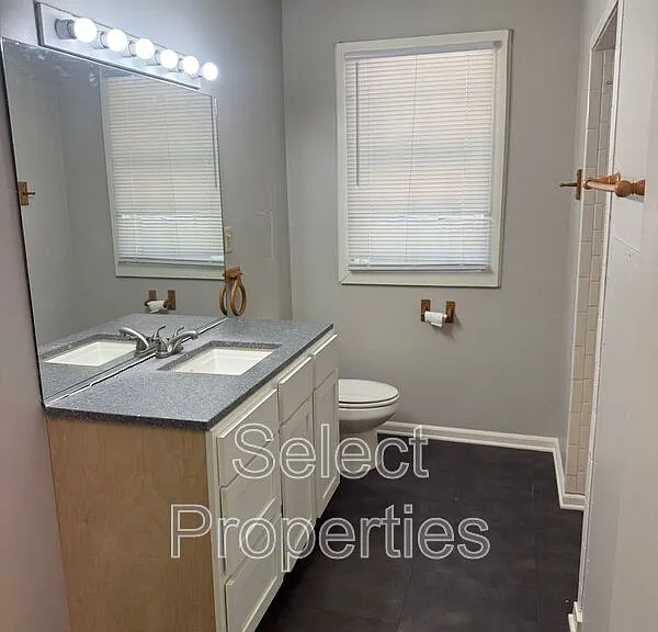 717 Flint St — Photo 6