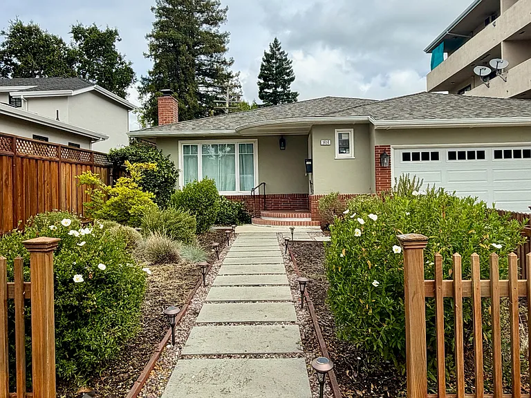 1414 Hopkins Ave — Photo 1