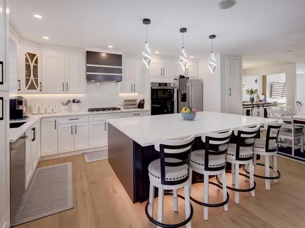 4620 S 30th Ave SW, Calgary, AB T3E 0T9