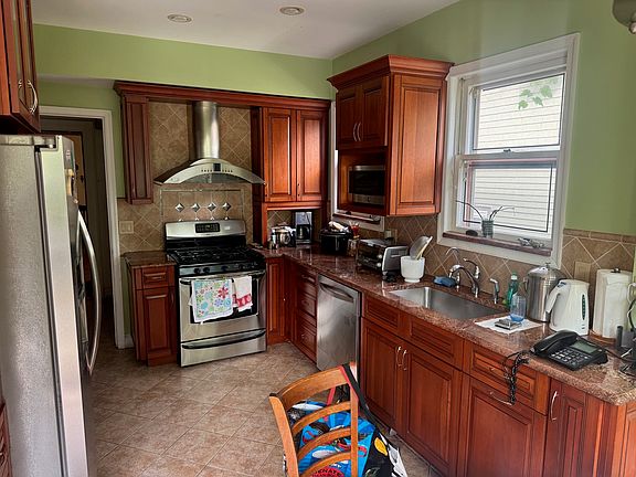 5th image of 928 Albemarle Rd #1