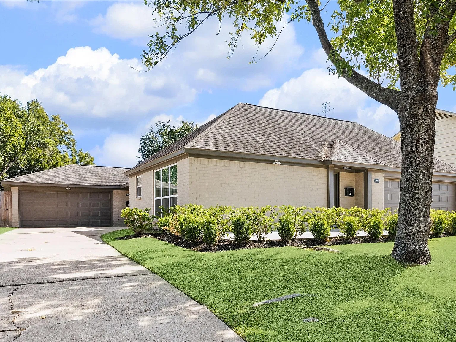 3 bed, 2.0 bath, 1160 sqft, $2,000 — Photo 1
