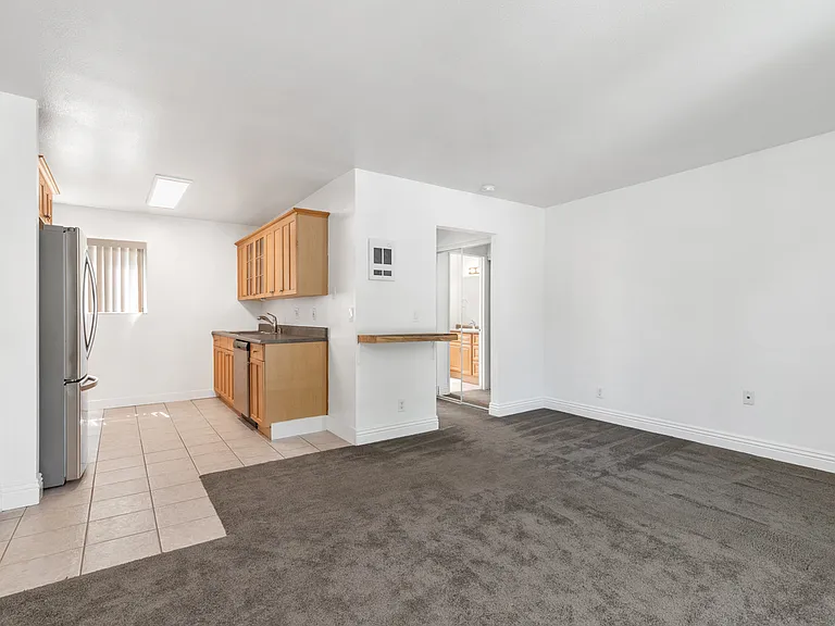 2850 Reynard Way #21 — Photo 9