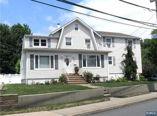 19 S Farview Ave, Paramus, NJ 07652