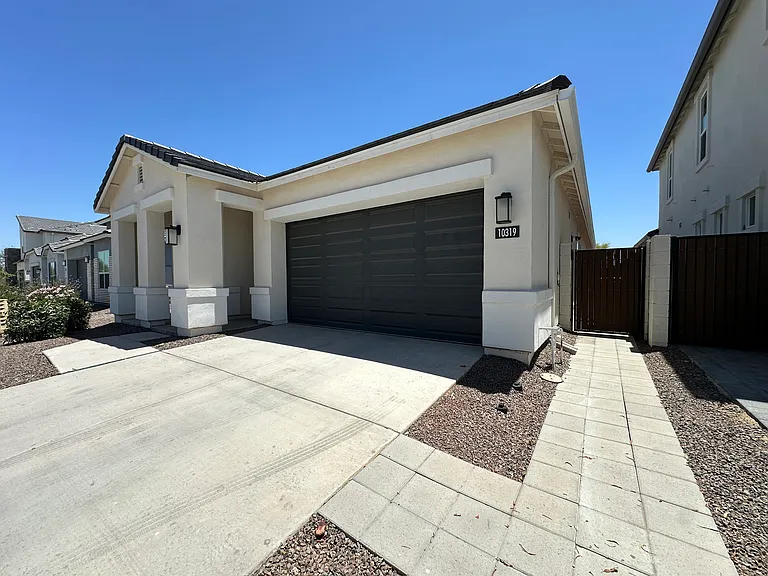10319 W Harmony Ln — Photo 3