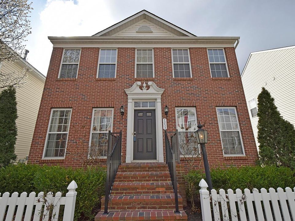 1st image of 7253 Mariemont Cres