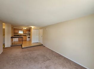 17 Peddlers Dr #17, Branford, CT 06405