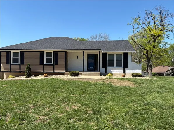 2405 SW Madrid Ct, Blue Springs, MO 64015