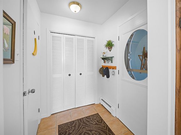 4th image of 990 Hackmatack Rd