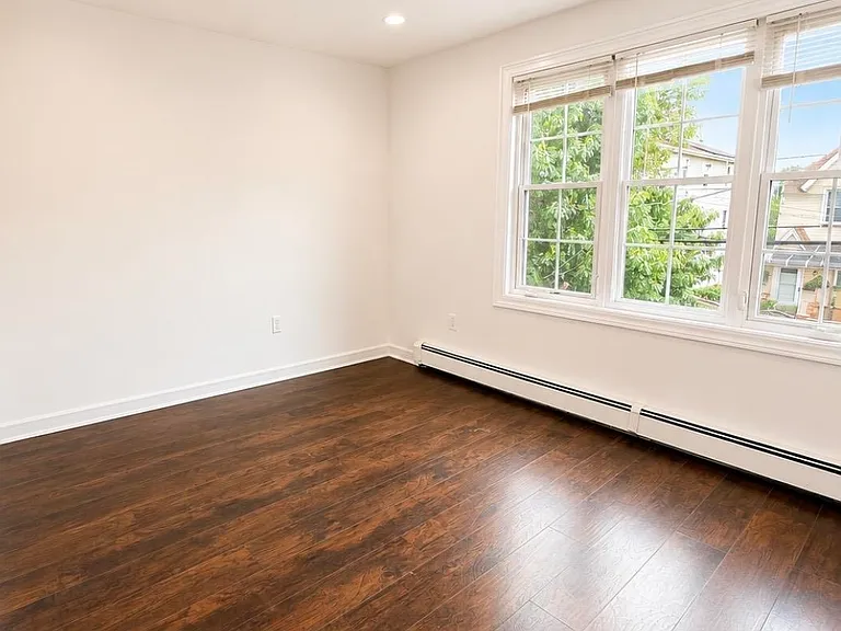 58 Williams Ave — Photo 3
