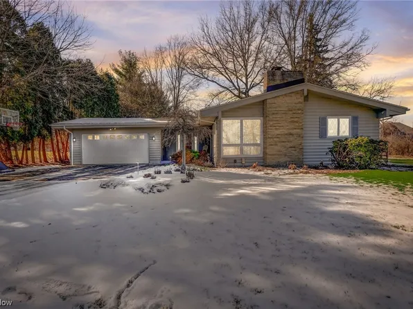 10258 Highland Dr, Brecksville, OH 44141