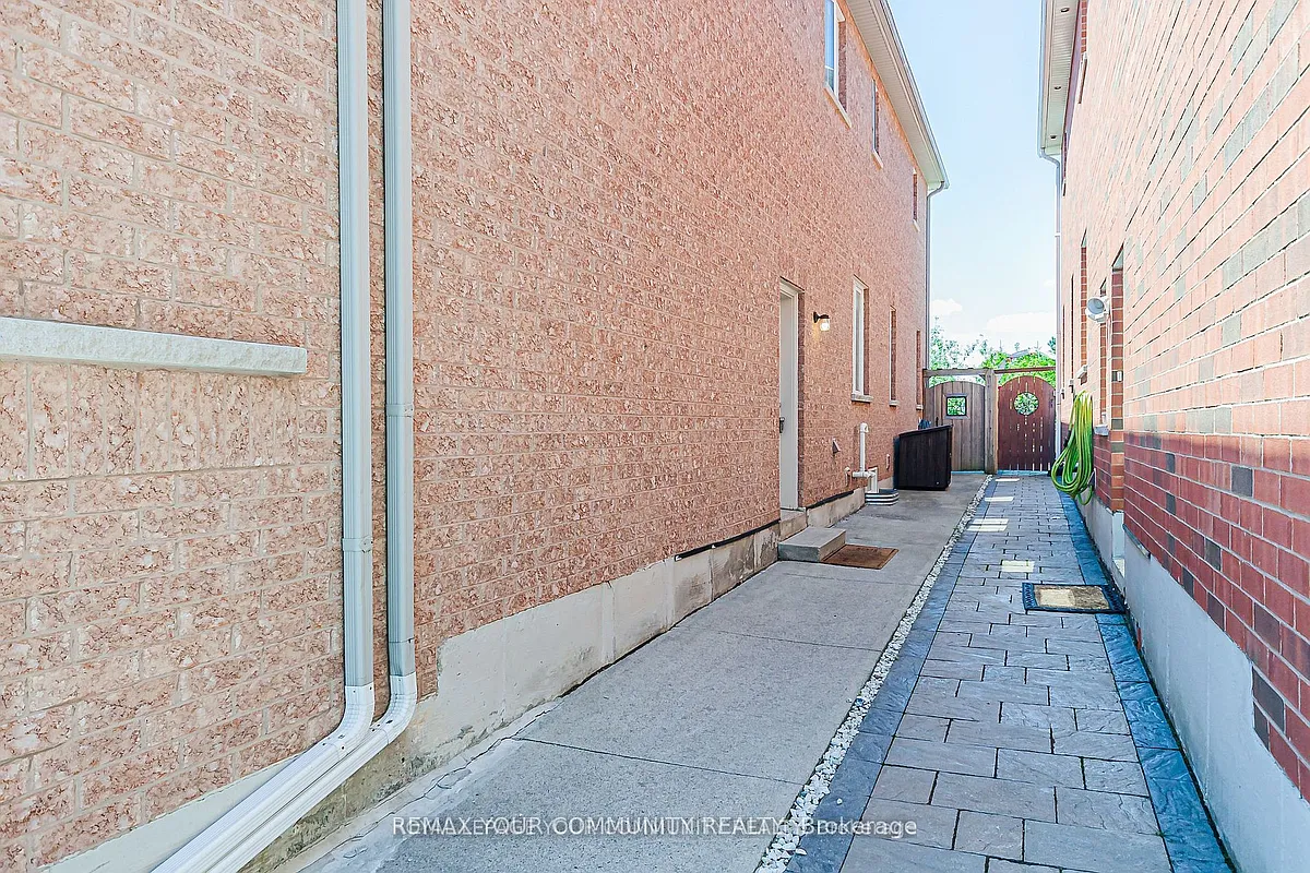 Building Photo - 6 Round Hill Ct S #BASEMENT