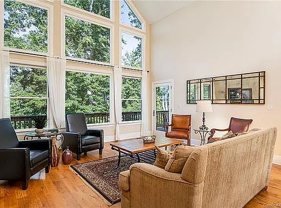 3rd image of 744 Golden Ridge Dr