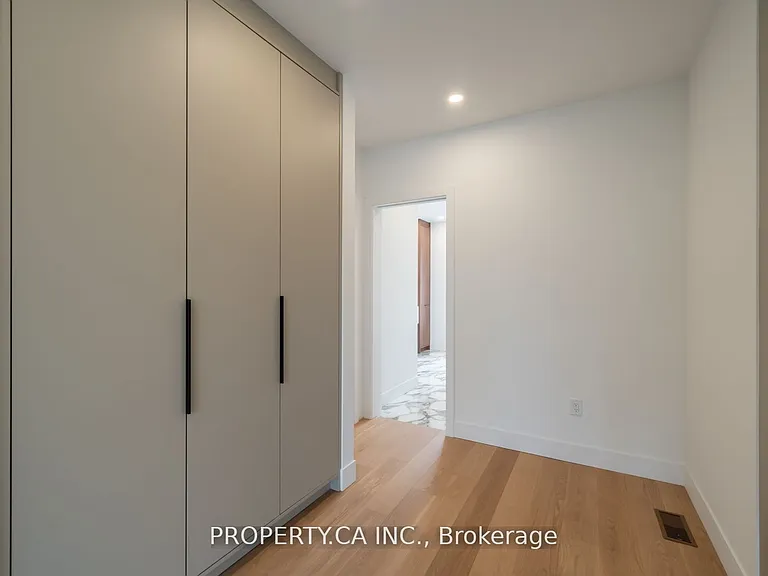 180 Dovercourt Rd #UPPER — Photo 15