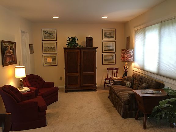 Den opposite kitchen