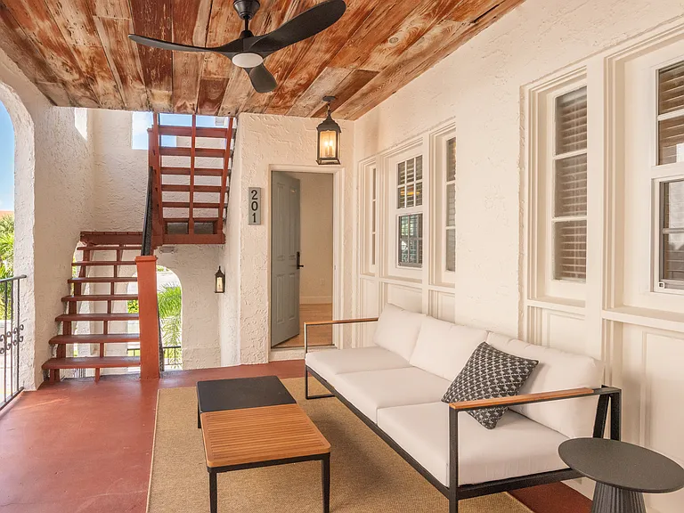 Sunset Ocean House — Photo 40