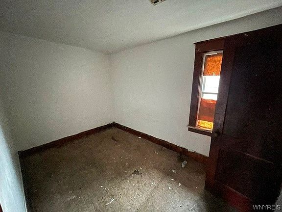 5th image of 188 Strauss St