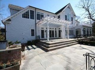 20 Flax Pond Woods Rd, Setauket, NY 11733