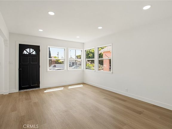 5th image of 1547 W 60th Pl