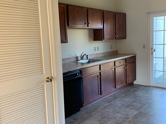 3rd image of 239 Huntington Ln