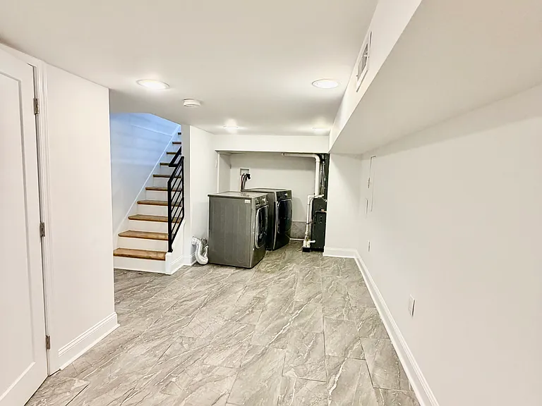 640 Emily St — Photo 20