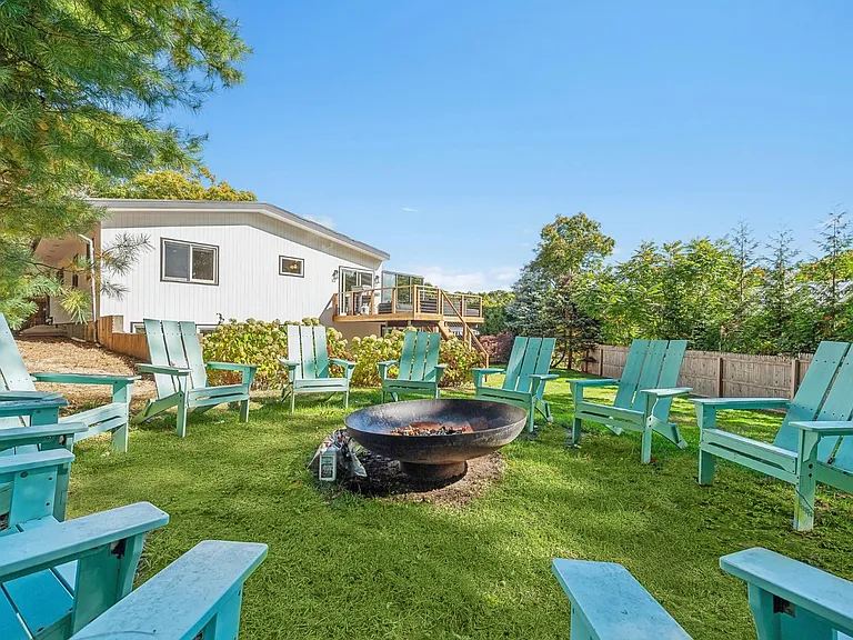 69 Three Mile Harbor Dr — Photo 32