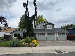 1603 W Orchard Ave, Selah, WA 98942