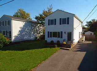 28 Connecticut Ave, Middletown, RI 02842