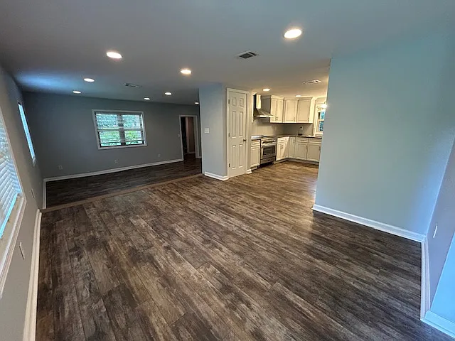 3 bed, 1700 sqft, $1,700 — Photo 3