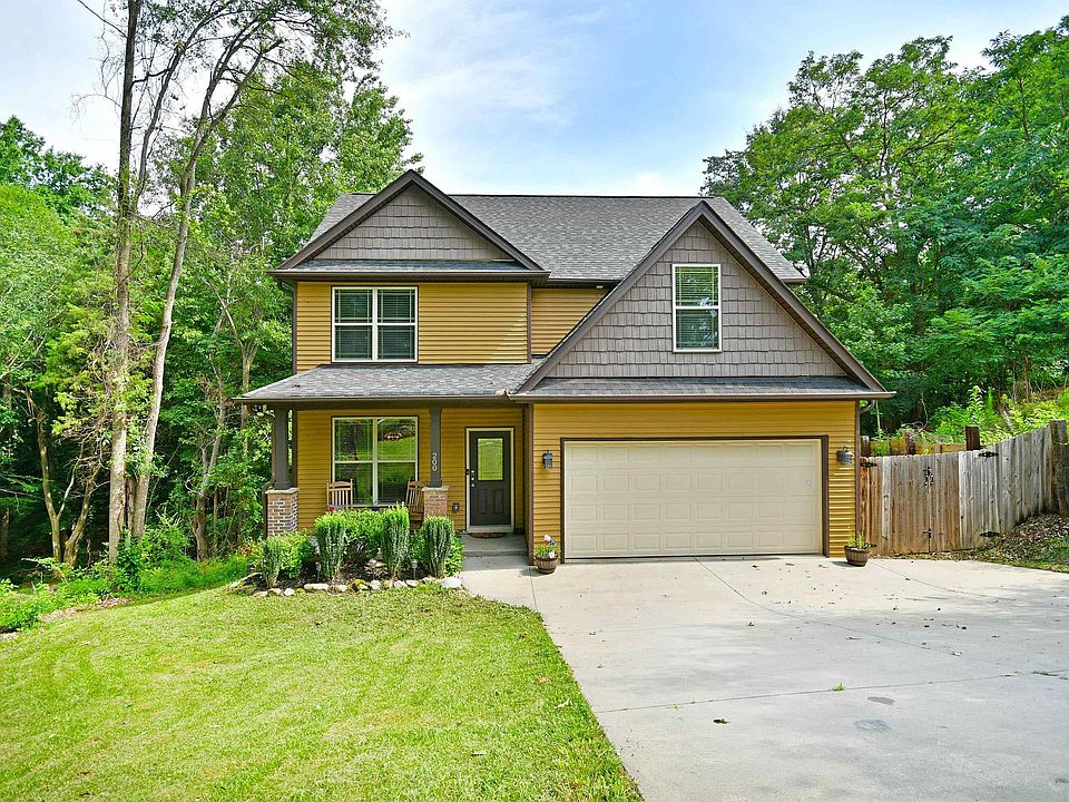 1st image of 200 Hunters Woods Dr