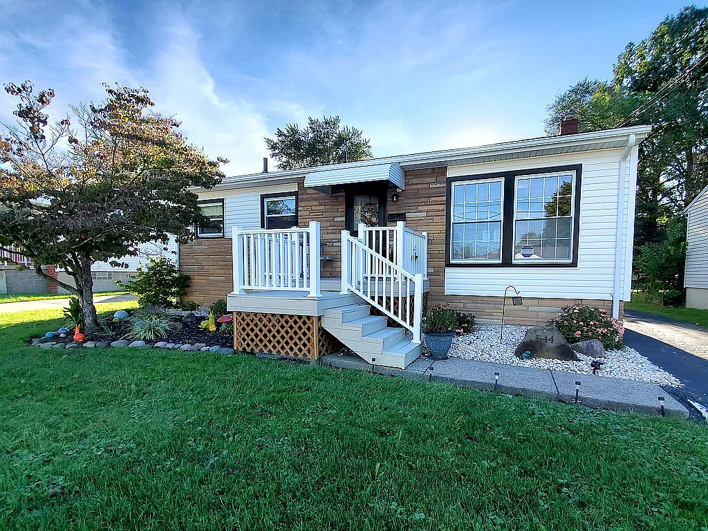 544 Rebecca Ave photo 1