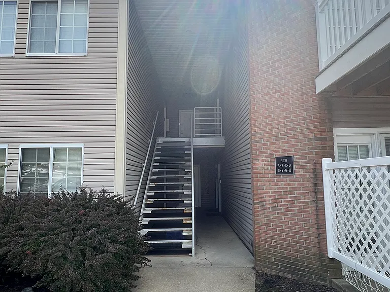 320 Village Pointe Dr #A — Photo 1