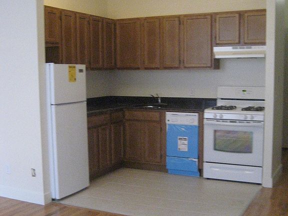 2nd image of 70 Bank St Unit 3C
