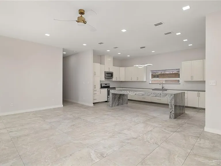 2041 Lake View Dr #5 — Photo 3