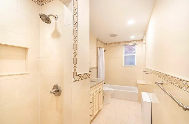 Rented by RealTegrity NY LLC | media 73