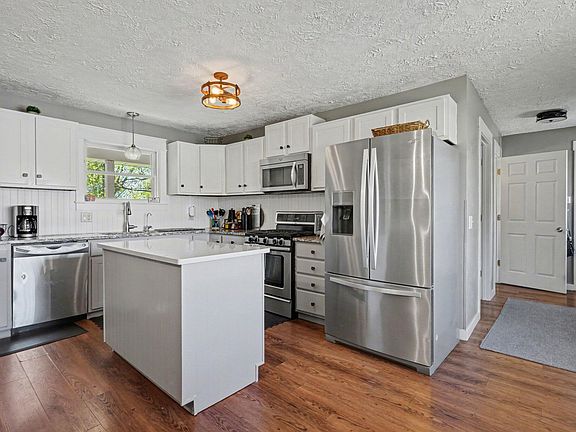 5th image of 380 Birch Dr