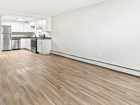 5th image of 2444 S York St #1B-1Ba-665Sqft