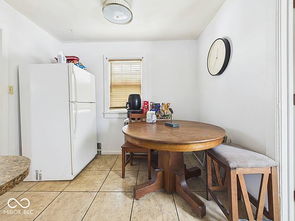 3rd image of 2124 Poplar St