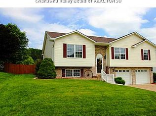 610 Steeple Chase Dr, Hurricane, WV 25526