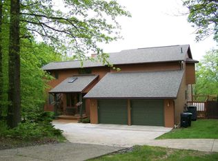 70 Birchwood Dr, Mountain Top, PA 18707